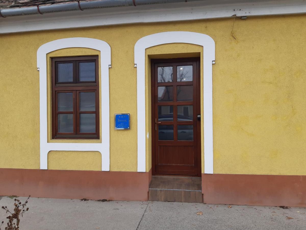 Ady Apartman Tata Exterior photo